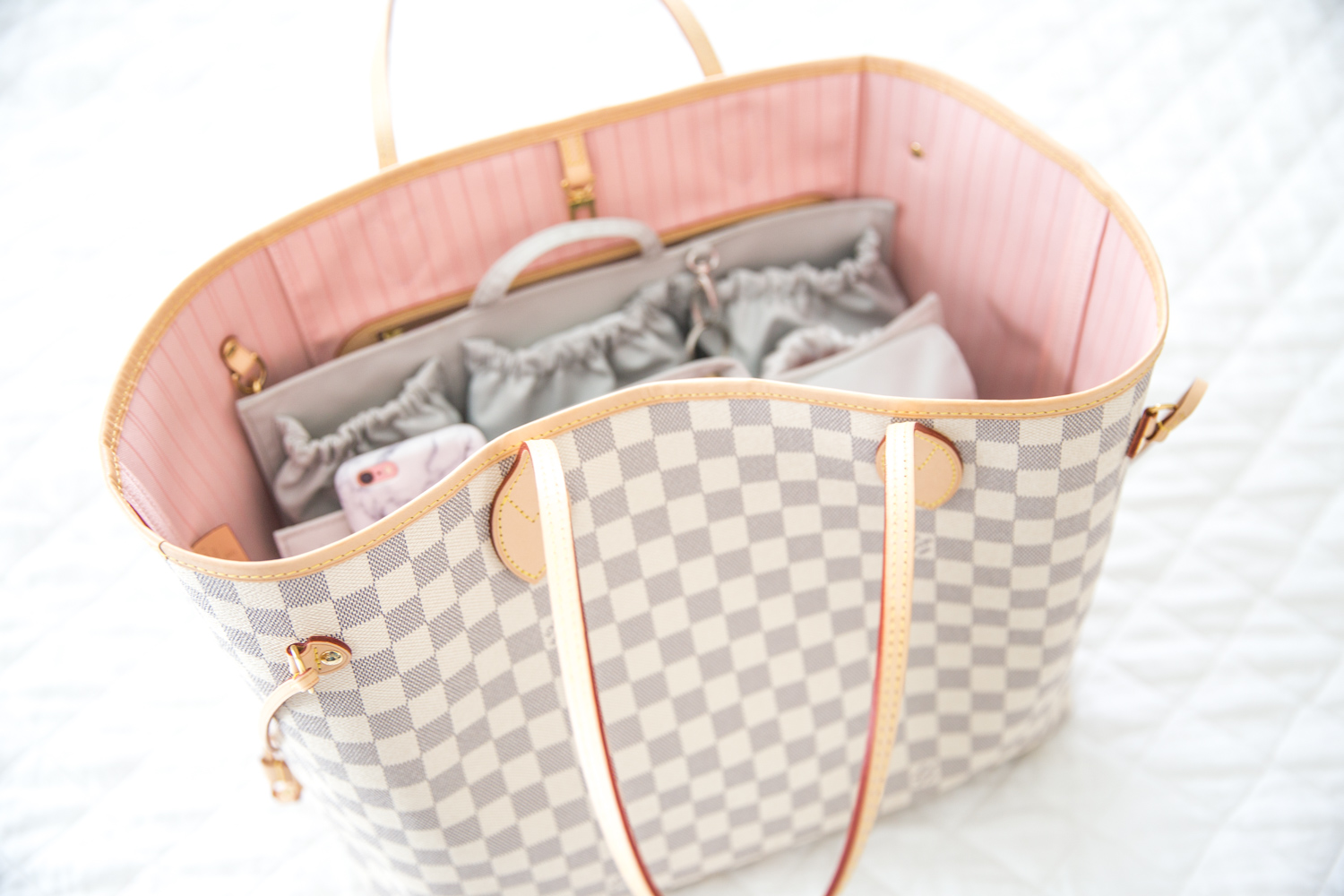 ToteSavvy & Louis Vuitton Neverfull Review
