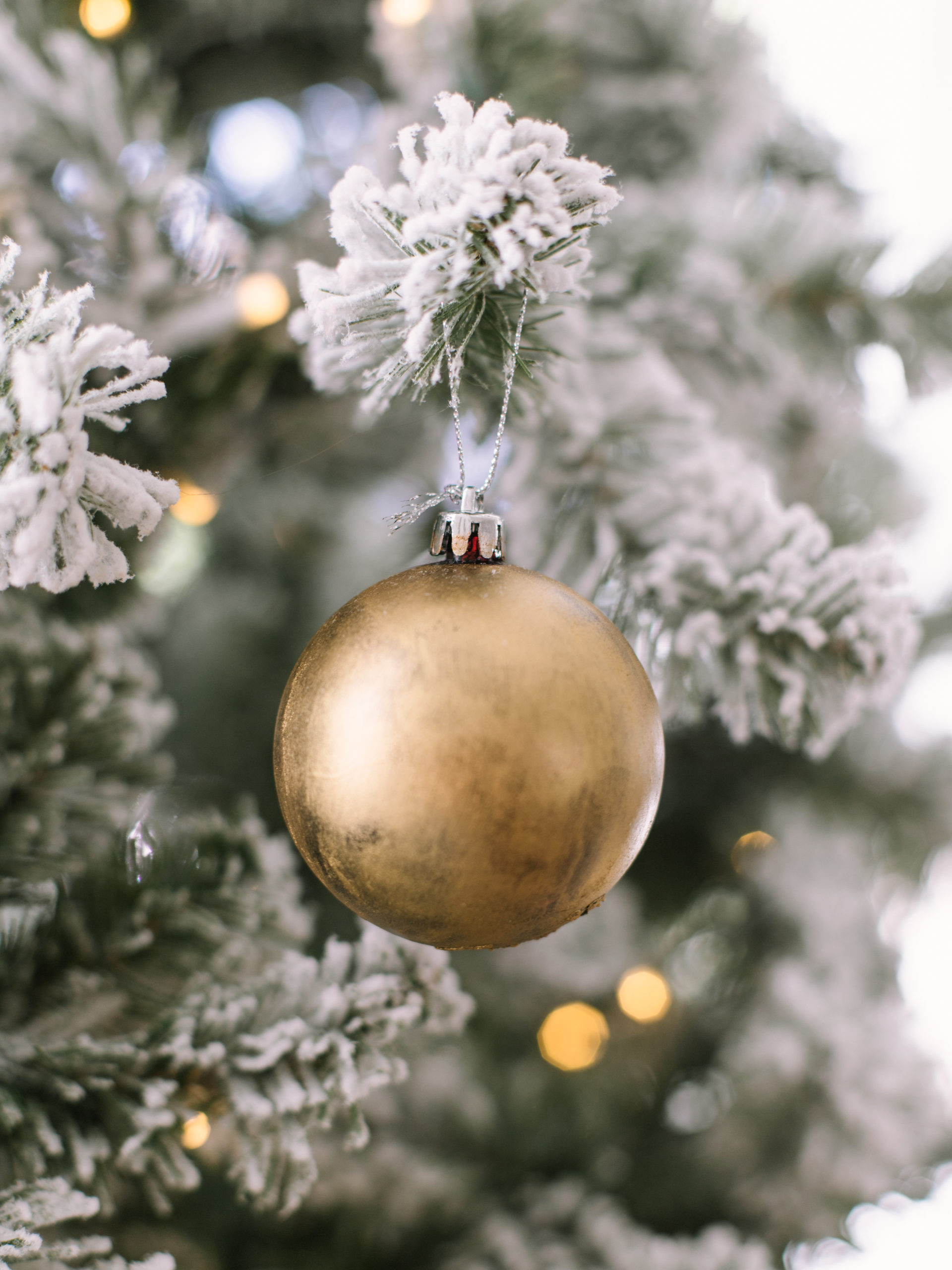 DIY Metallic Rub 'N Buff Christmas Ornaments