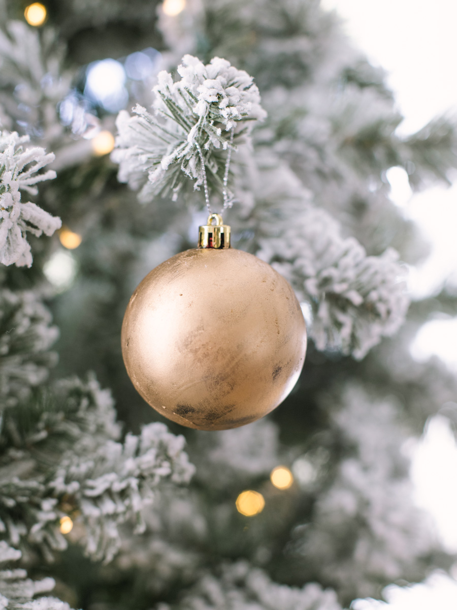 DIY Metallic Rub ‘N Buff Christmas Ornaments